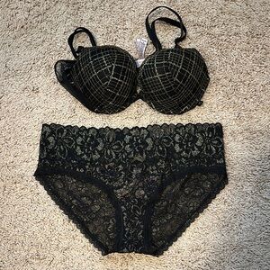 NWT 34B Victoria's Secret Black Bra with Underwire and Lace and M hiphugger